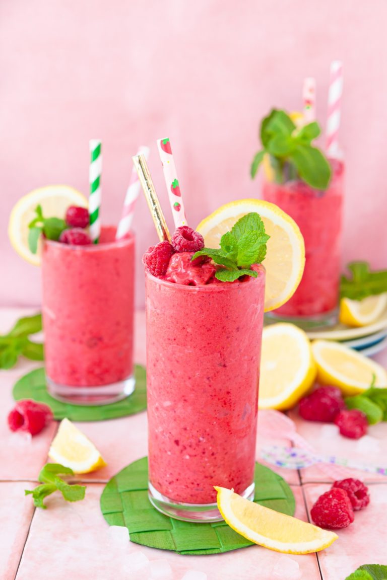 Frozen smoothie with raspberries and lemon